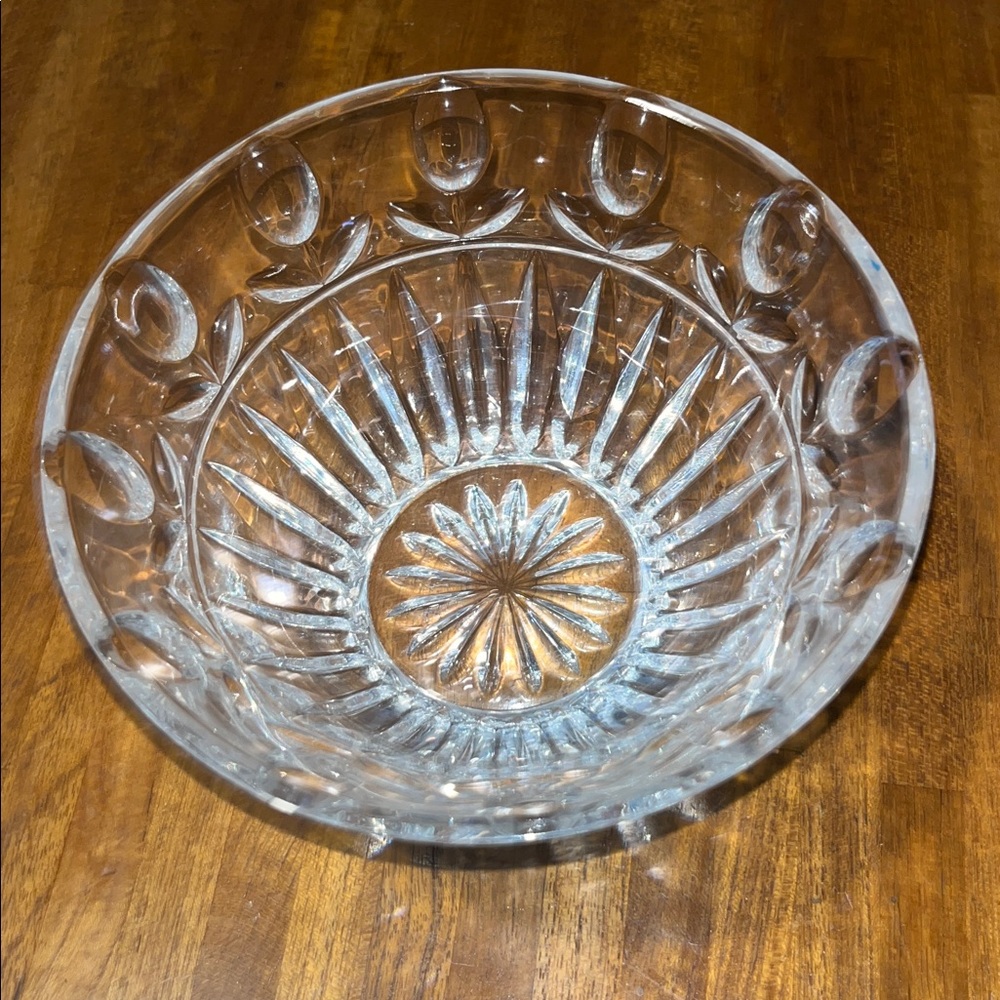Beautiful Cut Block Tulip Decorative Crystal Bowl